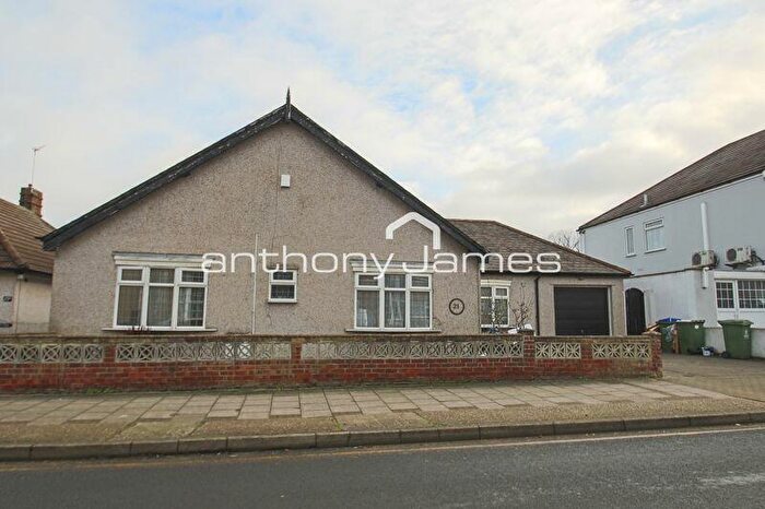 4 Bedroom Bungalow To Rent In Churchfield Road, Welling, DA16