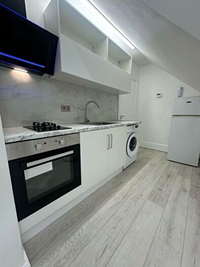 Studio To Rent In Forest Glade, London, E11