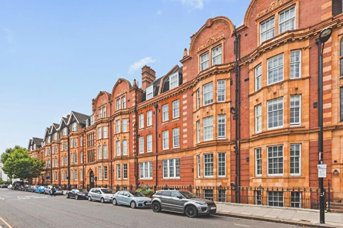 2 Bedroom Flat For Sale In Cromwell Crescent, London, SW5