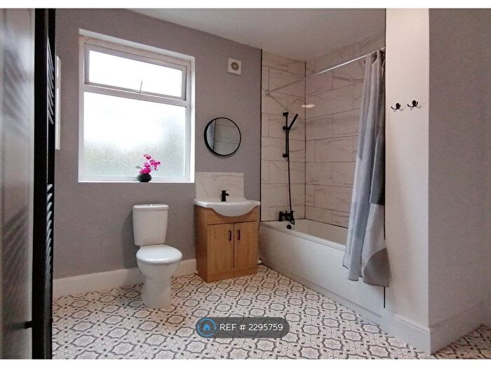 3 Bedroom Terraced House To Rent In Port Tennant Road, Swansea, SA1