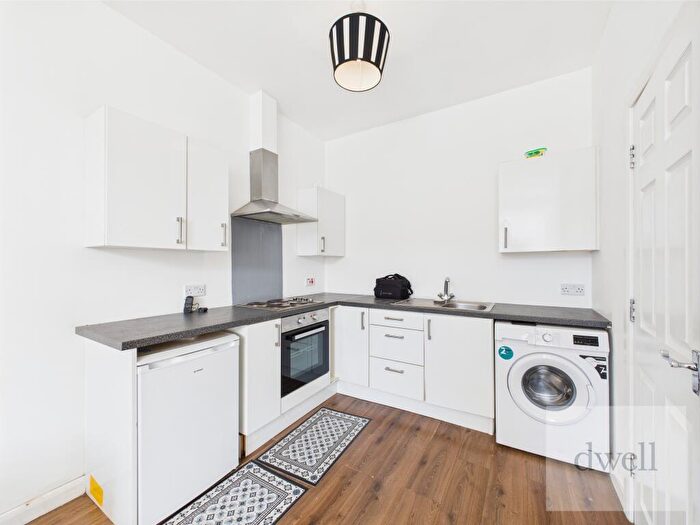 1 Bedroom Flat To Rent In Whingate Mill, Armley, Leeds, LS12