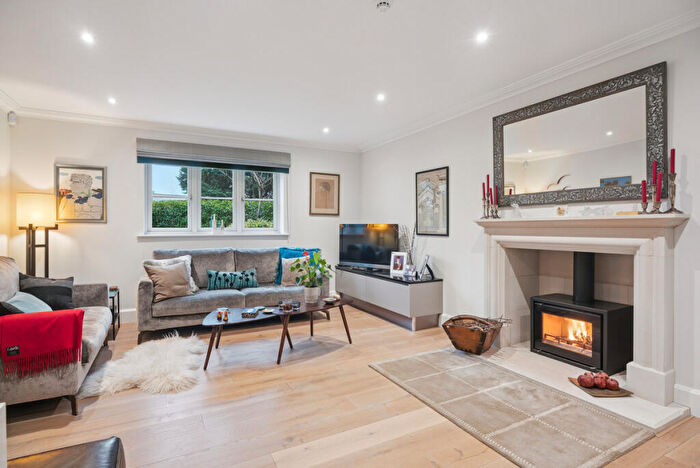 4 Bedroom Detached House For Sale In Henley Road, Marlow, SL7