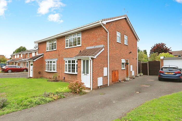 1 Bedroom Flat For Sale In Worcester Grove, Perton, Wolverhampton, Staffordshire, WV6