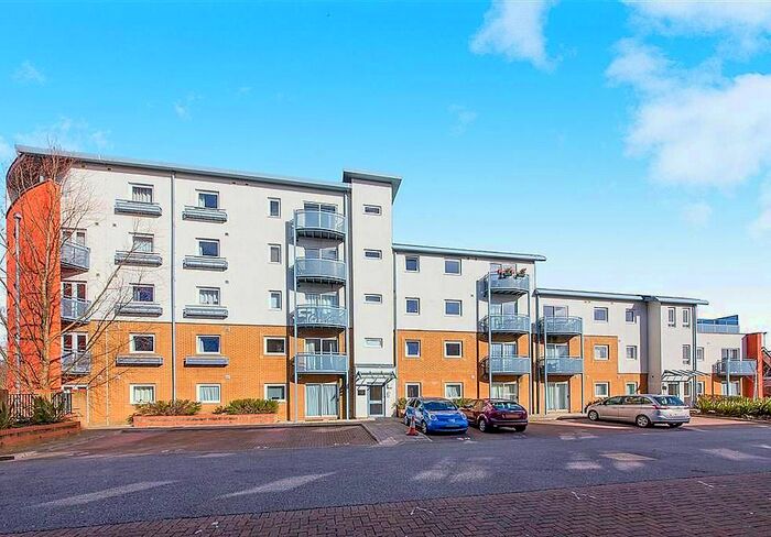 2 Bedroom Flat To Rent In Trafalgar Gardens, Crawley, RH10