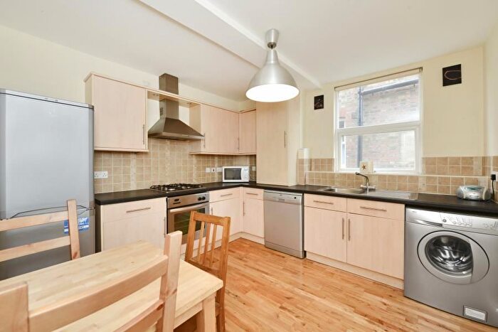 3 Bedroom Maisonette To Rent In Sunny Gardens Road, Hendon, London, NW4