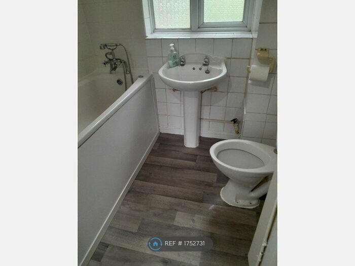 1 Bedroom Flat To Rent In Carlisle House, Redbridge, IG1