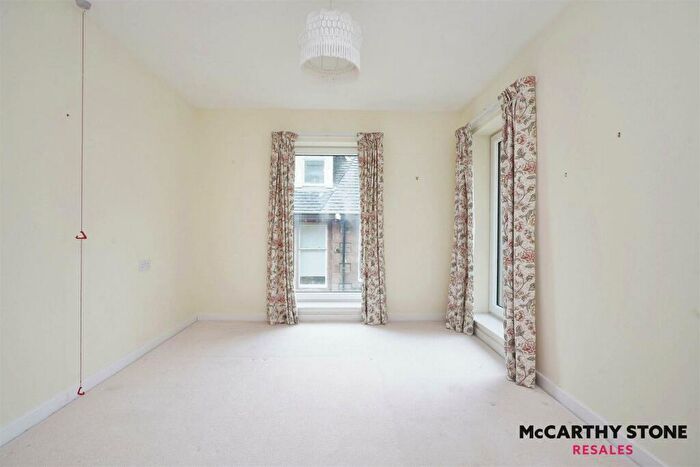 2 Bedroom Flat For Sale In Lyle Court, Barnton Grove, Edinburgh, EH4