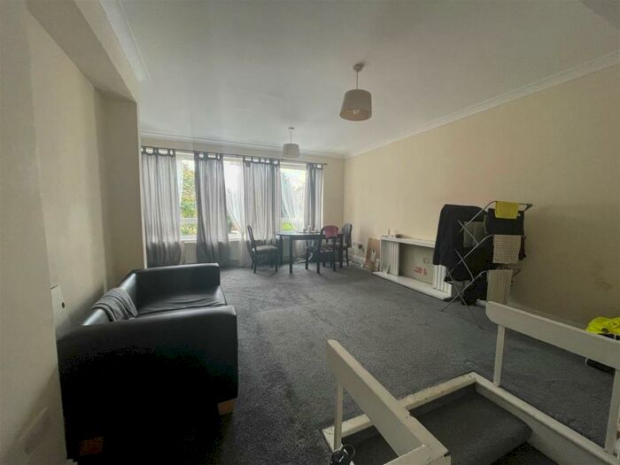 4 Bedroom Flat To Rent In Cyprus Road, London, N3
