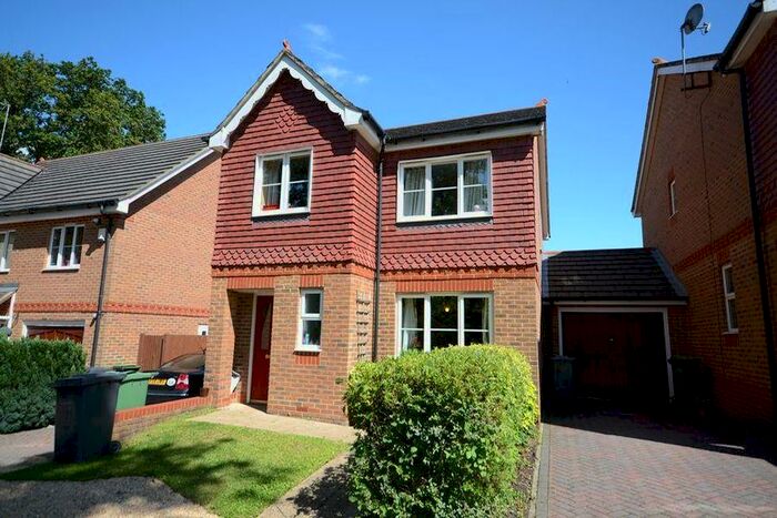 3 Bedroom Link Detached House To Rent In Wood End, Chineham, RG24
