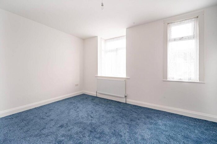 4 Bedroom Terraced House To Rent In Pulleyns Avenue, East Ham, London, E6