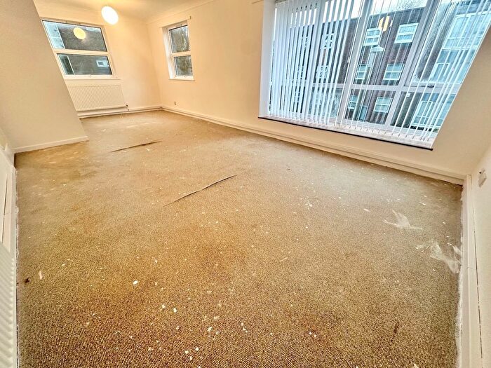 2 Bedroom Flat To Rent In Market Close, Poole, BH15