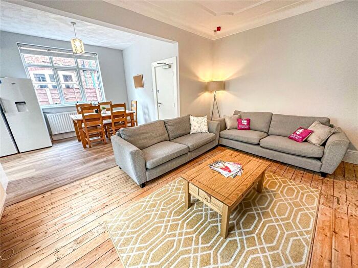 6 Bedroom Semi-Detached House To Rent In Goulden Road, West Didsbury, M20