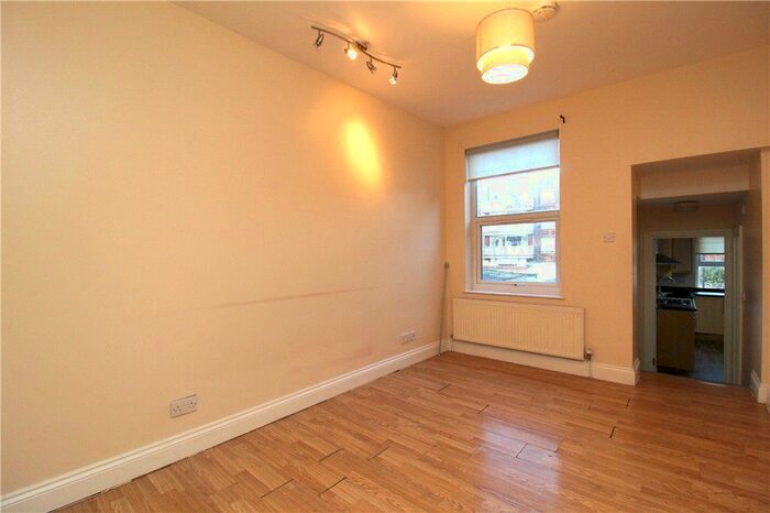 2 Bedroom Flat To Rent In Cherington Road, Ealing, W7