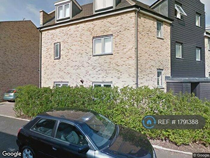 7 Bedroom Semi-Detached House To Rent In Gladeside, Cambridge, CB4