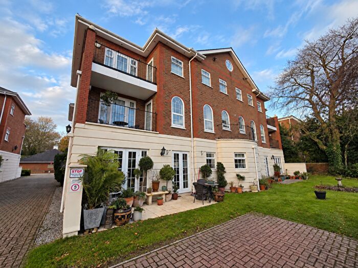 2 Bedroom Flat To Rent In Winn Road, Highfield, SO17