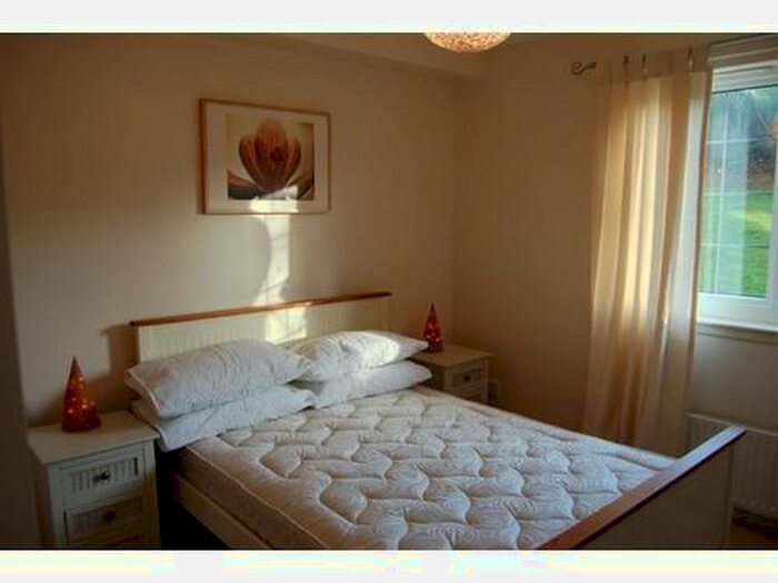 2 Bedroom Flat To Rent In Burnvale, Livingston, EH54