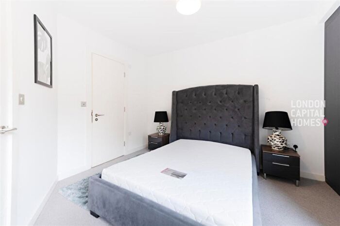 2 Bedroom Apartment To Rent In Western Gateway, London, E16