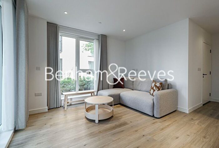 1 Bedroom Flat To Rent In Greenleaf Walk, Southall, UB1