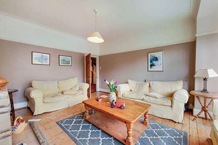 5 Bedroom Flat To Rent In Woodbourne Avenue, London, SW16