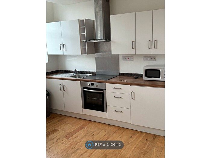 4 Bedroom Flat To Rent In Lewisham Way, London, SE14