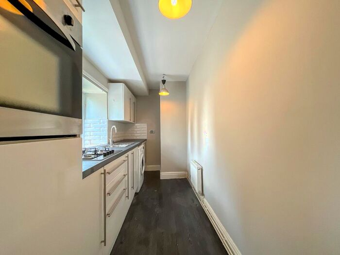 1 Bedroom Flat To Rent In B Kilpin Hill Lane, Staincliffe, Dewsbury, WF13