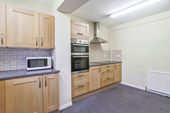 2 Bedroom Semi-Detached House For Sale In Melbourne Road, Wakefield, WF1