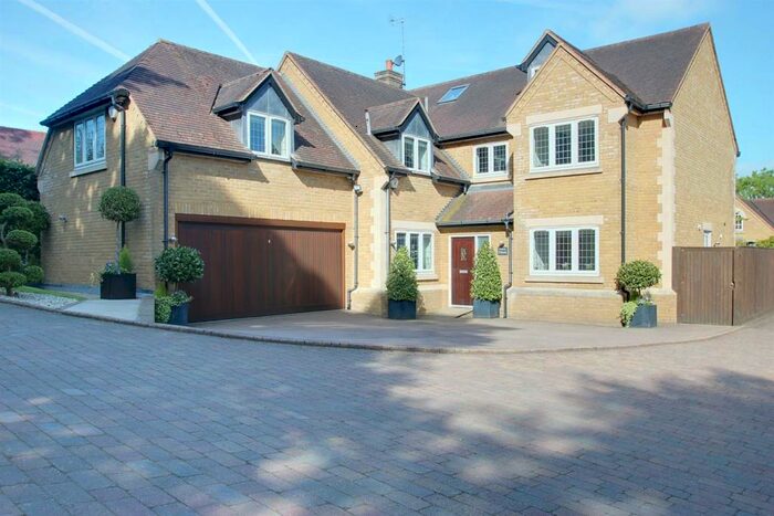 5 Bedroom Detached House To Rent In Kingshill Way, Berkhamsted, HP4
