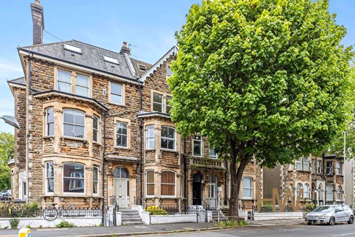 2 Bedroom Flat For Sale In Cromwell Road, Hove, BN3