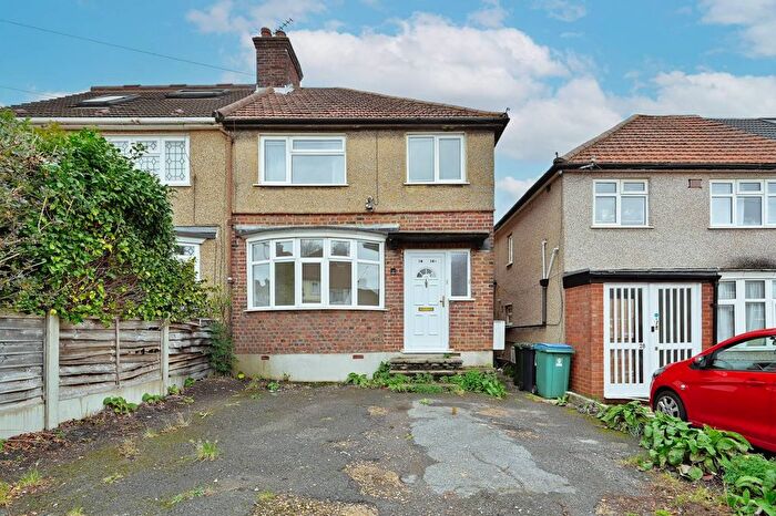 1 Bedroom Flat For Sale In Berry Avenue, Watford, WD24