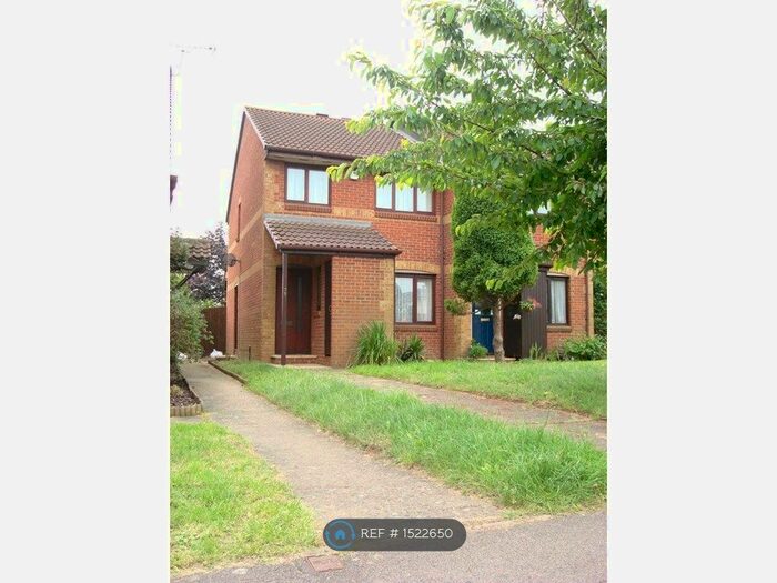 3 Bedroom Semi-Detached House To Rent In Holly Gardens, West Drayton, UB7
