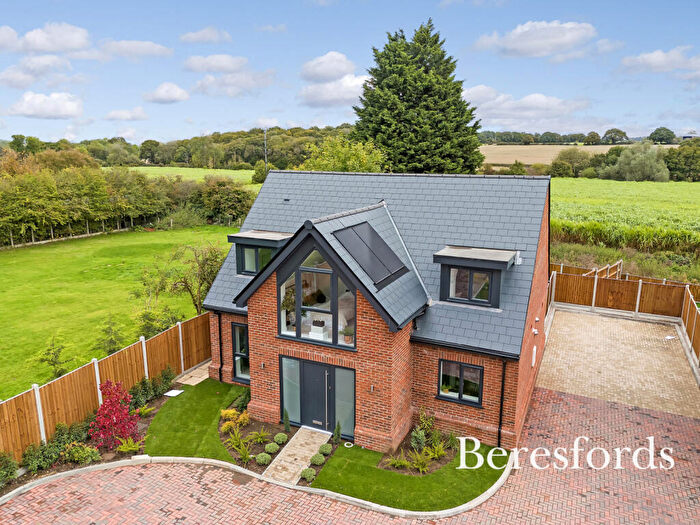 4 Bedroom Detached House For Sale In Totternhoe Place, North Drive, CM13