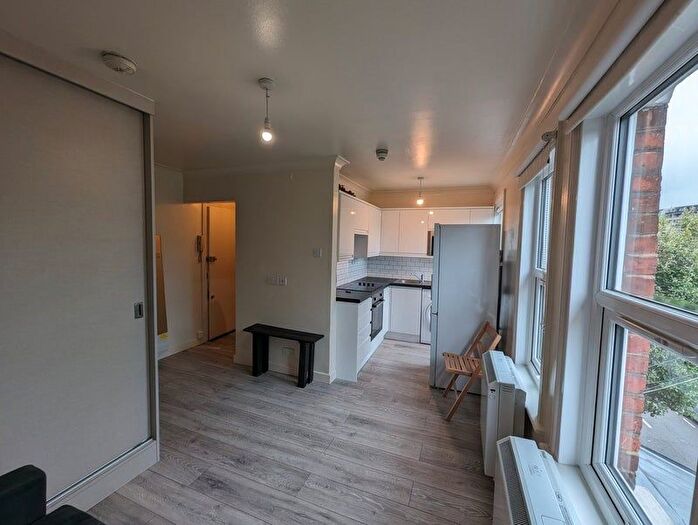 Studio To Rent In Tunis Road Shepherds Bush, London, W12