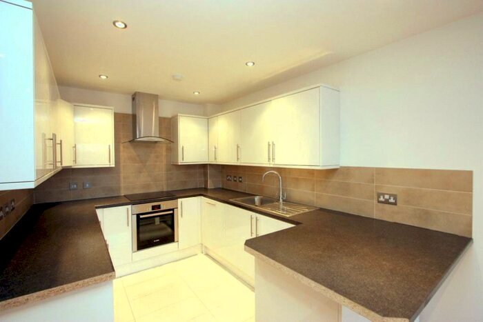 2 Bedroom Apartment To Rent In Morning Lane, London, E9