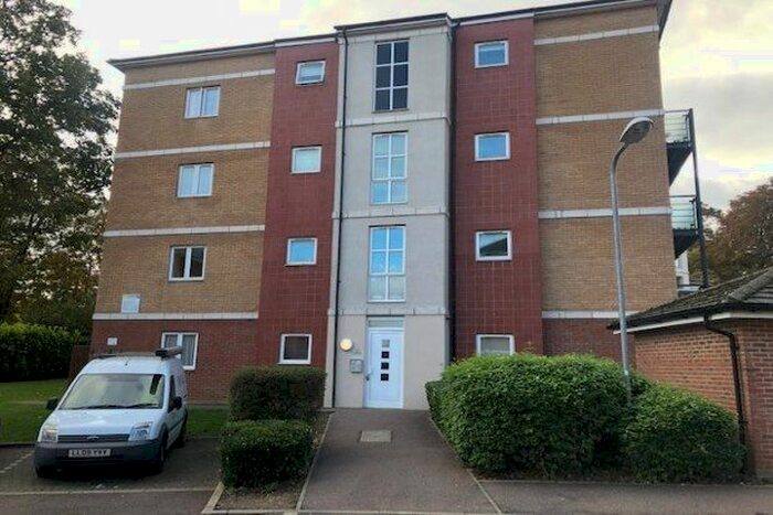 2 Bedroom Flat To Rent In The Parklands, Dunstable, LU5