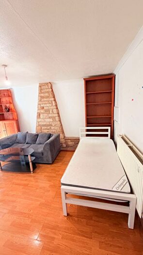 1 Bedroom Flat To Rent In West Arbour Street, London, E1