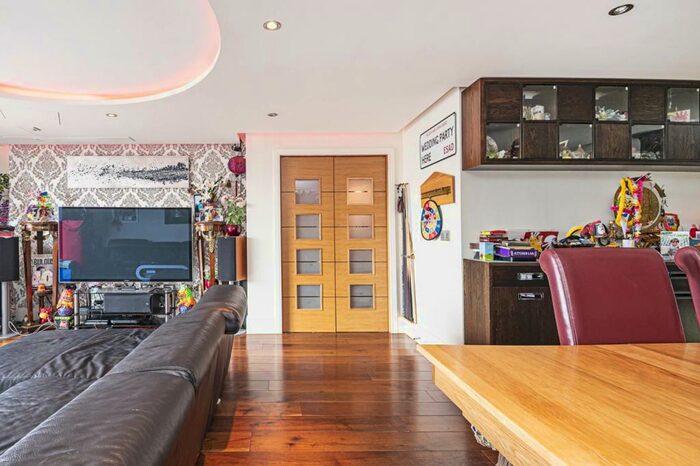 3 Bedroom Penthouse To Rent In Highbury Park, Highbury, London, N5