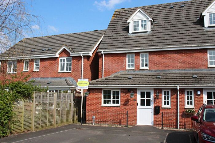 4 Bedroom Semi-Detached House For Sale In Kennedy Meadow, Hungerford, RG17