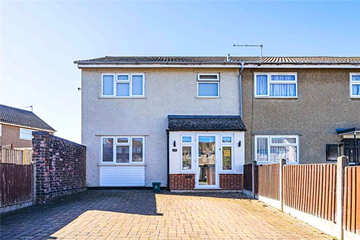 3 Bedroom End Of Terrace House For Sale In Dunlin Road, Grovehill, Hemel Hempstead, Hertfordshire, HP2
