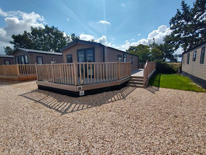 2 Bedroom Lodge For Sale In Street Lane, Bubwith, DN14