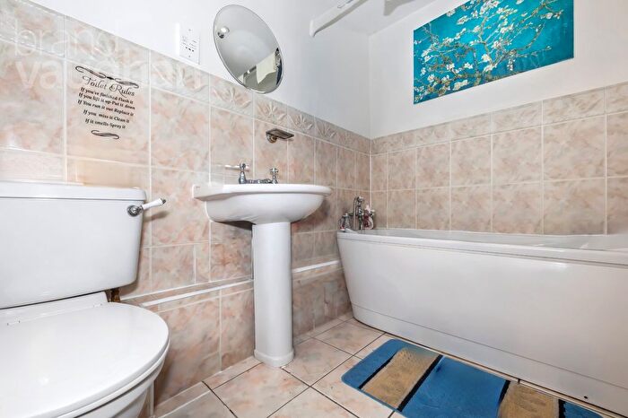 2 Bedroom Flat To Rent In Davigdor Road, Hove, East Sussex, BN3