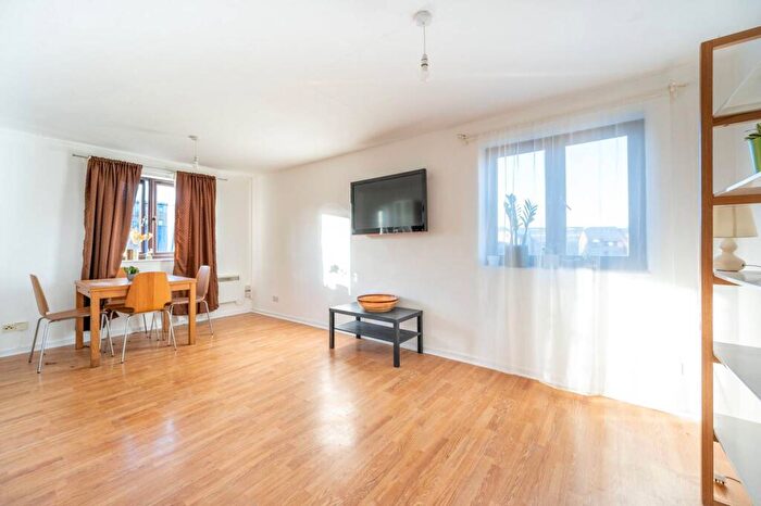 2 Bedroom Terraced House To Rent In Riverside Close, Clapton, London, E5