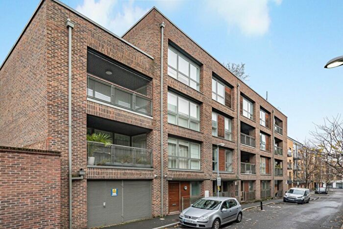 1 Bedroom Flat For Sale In Charles Street, Ruskin Court, N19