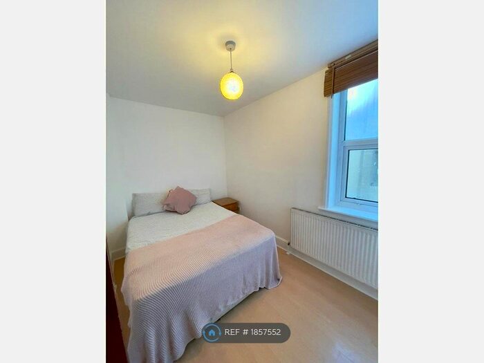 1 Bedroom Flat To Rent In Stamford Hill, London, N16