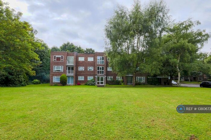 2 Bedroom Flat To Rent In Snaresbrook, London, E11
