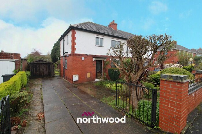3 Bedroom Semi-Detached House To Rent In Ivanhoe Road, Edenthorpe, Doncaster, DN3