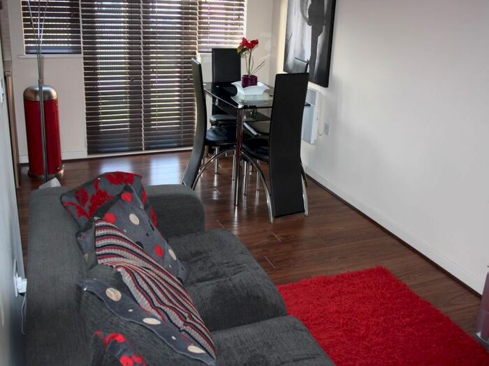 2 Bedroom Flat To Rent In Warren Way, Edgware, Middlesex, UK HA8