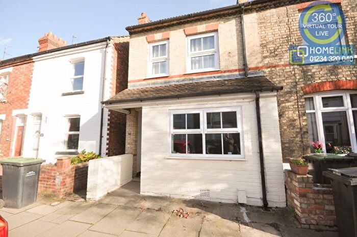 4 Bedroom Terraced House To Rent In Bower Street, Bedford, MK40
