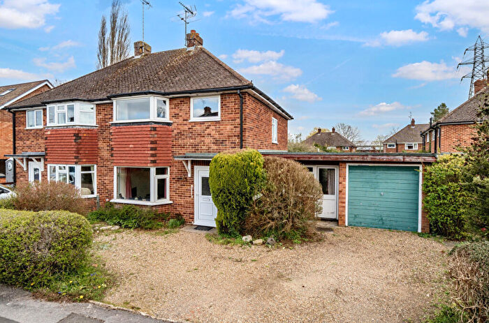 3 Bedroom Semi Detached House For Sale In Reeves Way, Wokingham, Berkshire, RG41