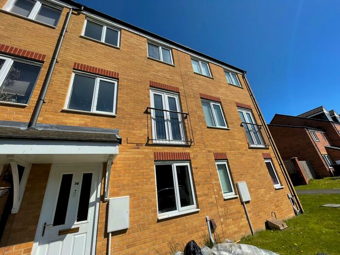 4 Bedroom Town House To Rent In Hoskins Lane, Middlesbrough, TS4