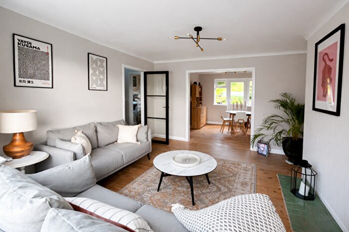 3 Bedroom Semi-Detached House For Sale In Ashurst Road, Moulsecoomb, BN2